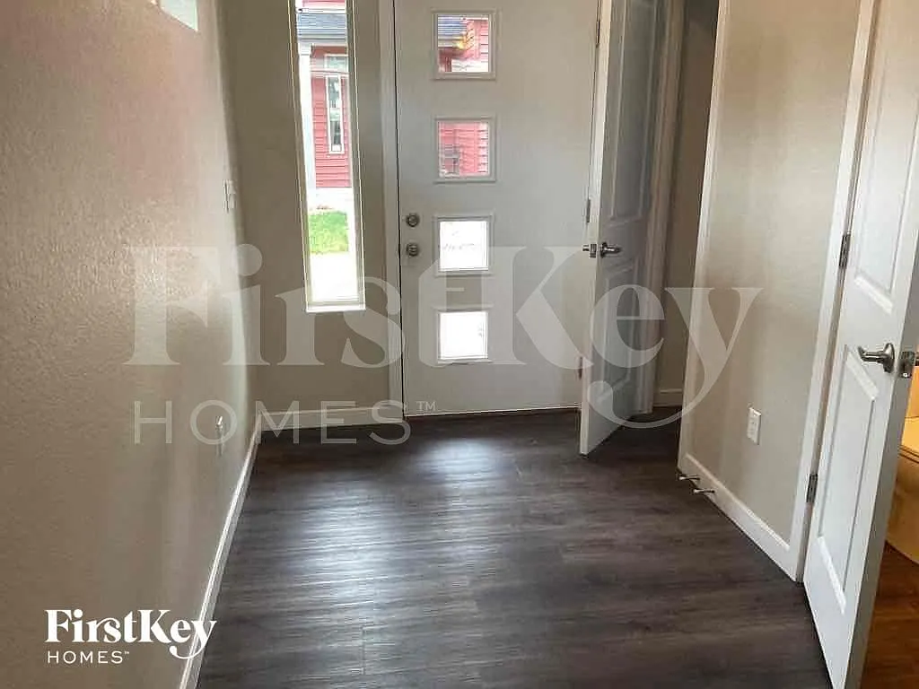 3 bed, 1.5 bath, 1517 sqft, $3,650 — Photo 2