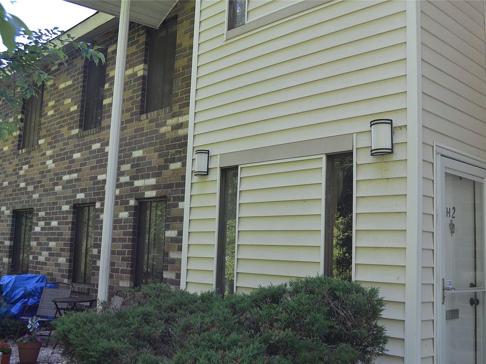 1st image of 4 Houston Ct #4