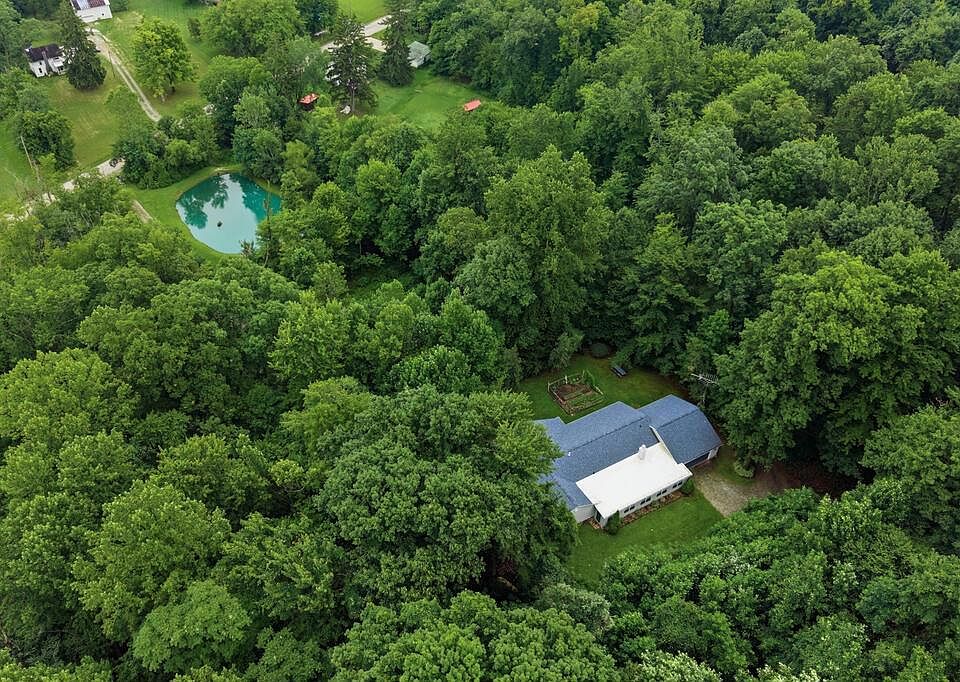 1st image of 2735 Pavonia North Rd
