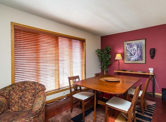 4th image of 909 Dartmouth Pl