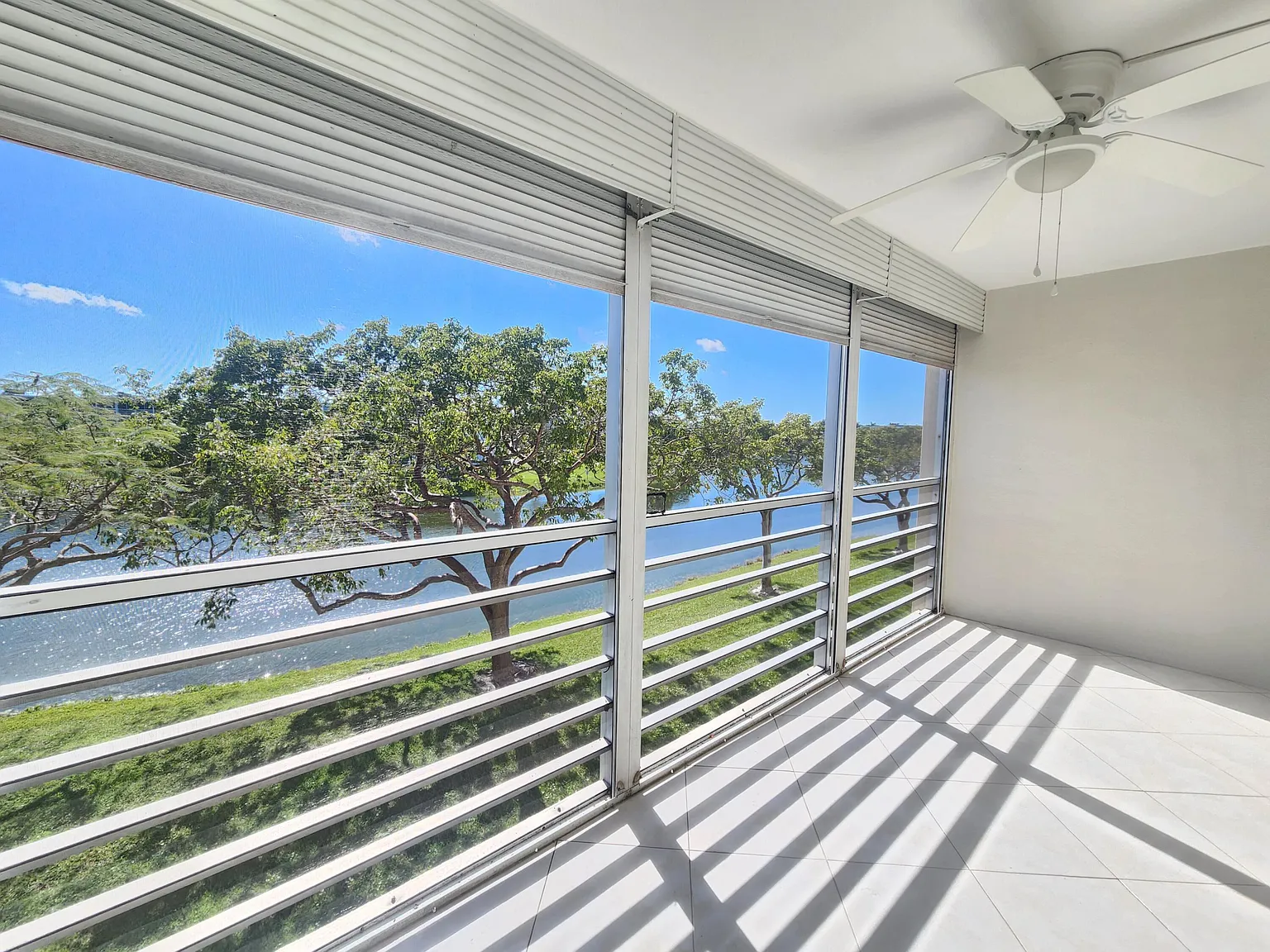 2 bed, 2.0 bath, 896 sqft, $2,000 — Photo 3