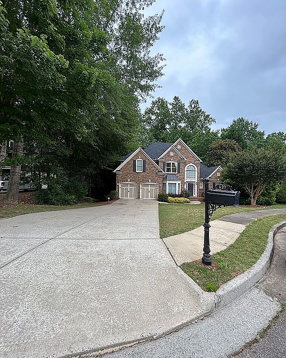 1st image of 427 Rhodes House Dr