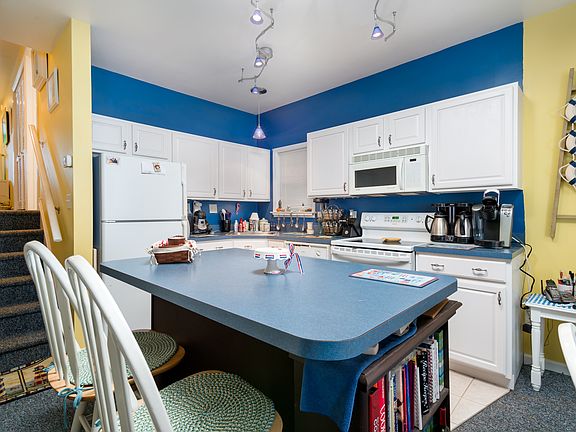 2nd image of 410-12 West Ave #1