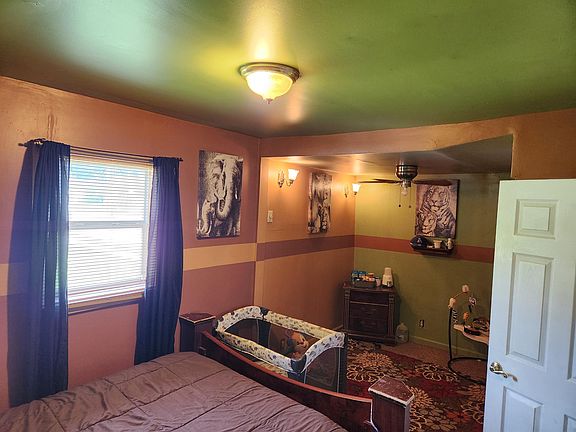 4th image of 1023 E Main St