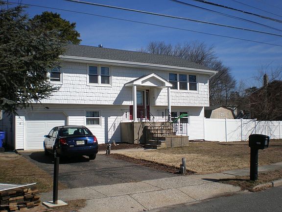 2nd image of 1318 Stanley Dr