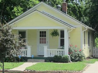 831 E 13th St, Lawrence, KS 66044