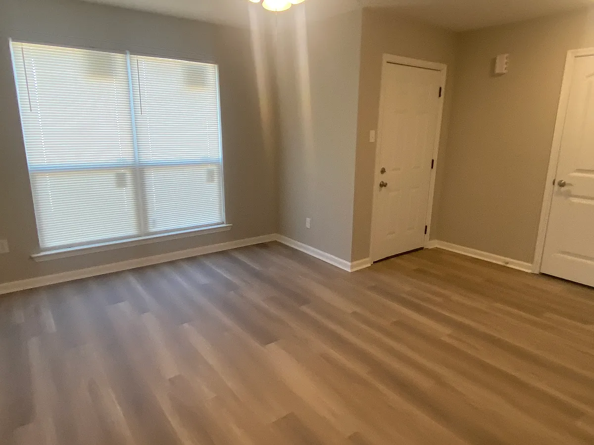 Building Photo - 1311 Lee Mac Dr