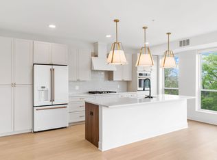 Lilia, Saint Paul, MN 55118