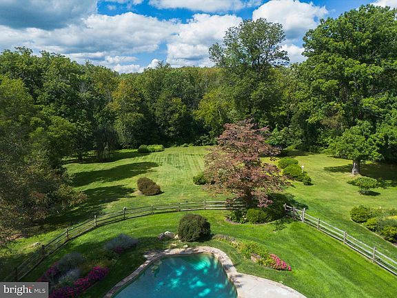 2nd image of 220 Radnor Chester Rd