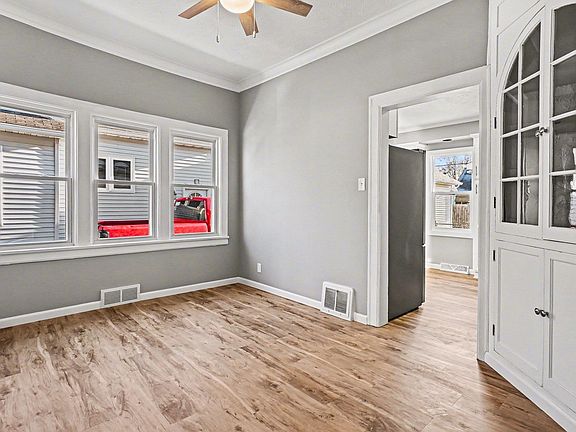 4th image of 126 Gernhart Ave