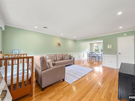 3rd image of 122 Parkview Dr #7