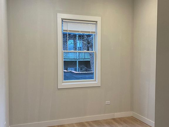 5th image of 1113 W Wellington Ave