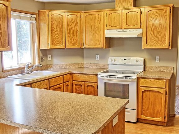 3rd image of 1602 SE 170th Ave