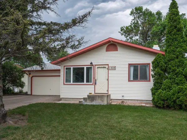 1333 Columbia Dr, Bismarck, ND 58504