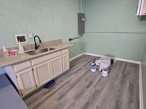 2nd image of 845 W 62nd St