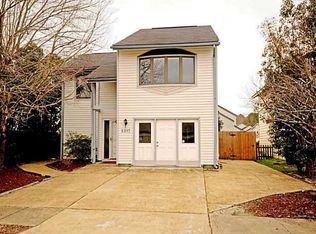 5317 Chatham Lake Dr, Virginia Beach, VA 23464