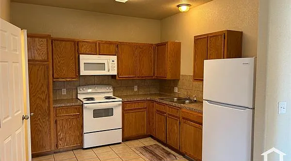 220 Ryan Cir #B — Photo 4