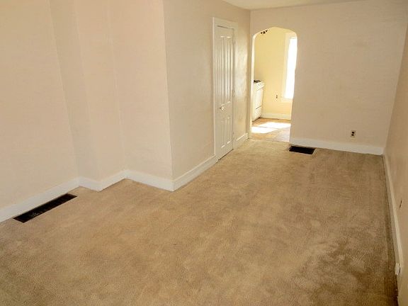 2nd image of 614 Liberty Dr APT 2