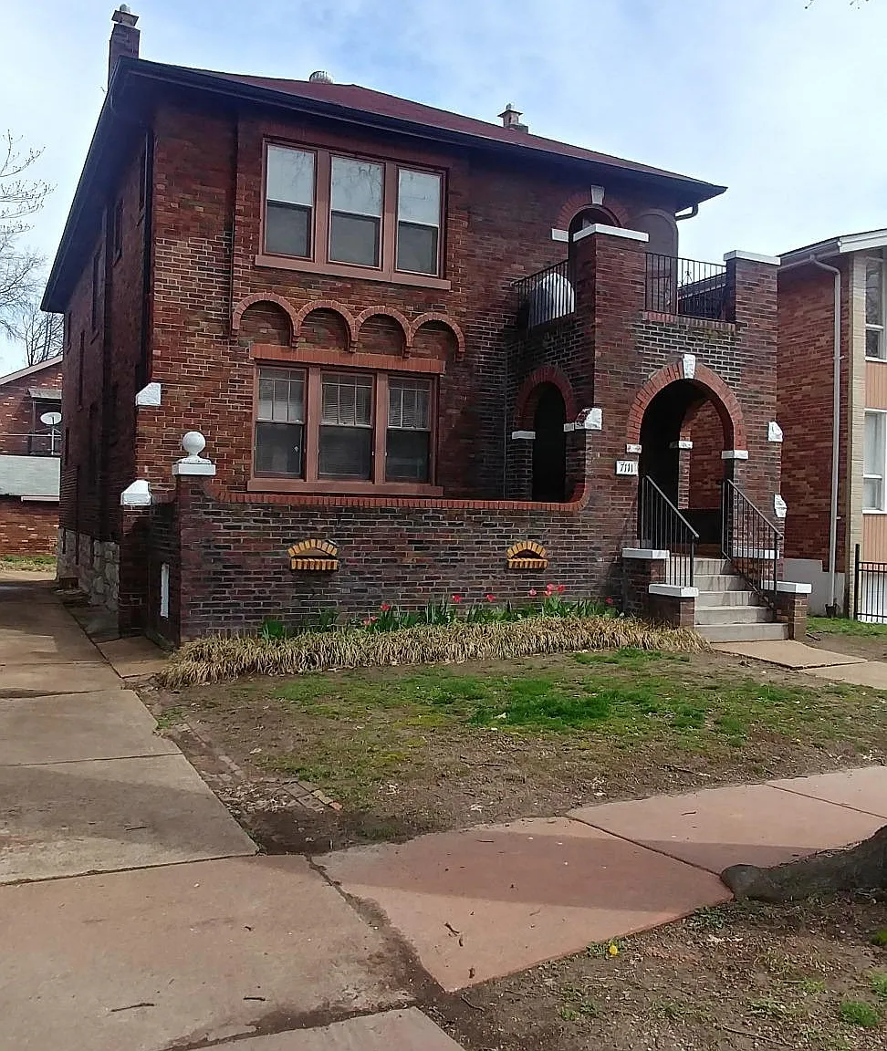 2 bed, $1,100 — Photo 1