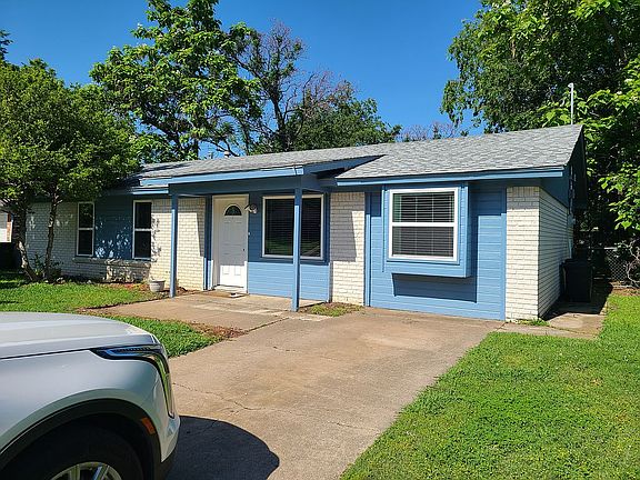 2nd image of 561 Livingston Dr