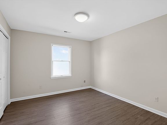 4th image of 17427 Hawthorne Ave