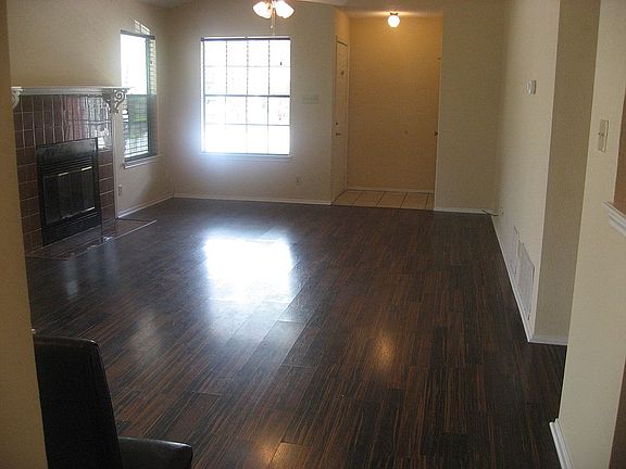 5th image of 1002 Greenlawn Blvd