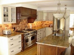 32 Cedar Ridge Dr, Farmington, CT 06032