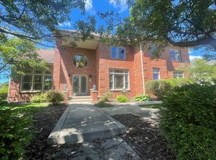 8 Lavender Ln, Bloomington, IL 61704