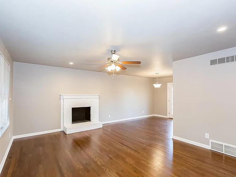 1520 NE 54th St — Photo 5