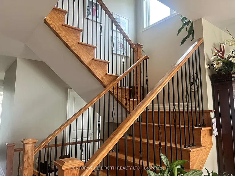 9 Greenwood Forest Rd — Photo 4