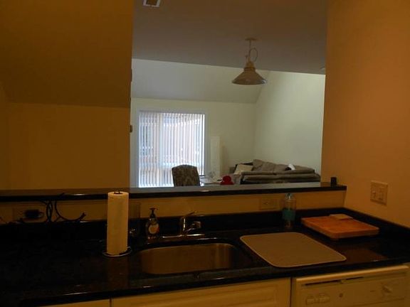 5th image of 996 Main St APT 216