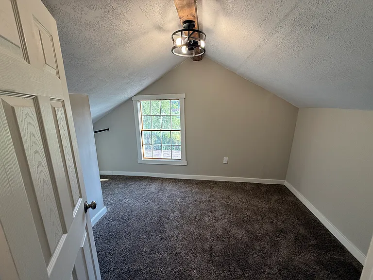 136 W Vine St — Photo 21