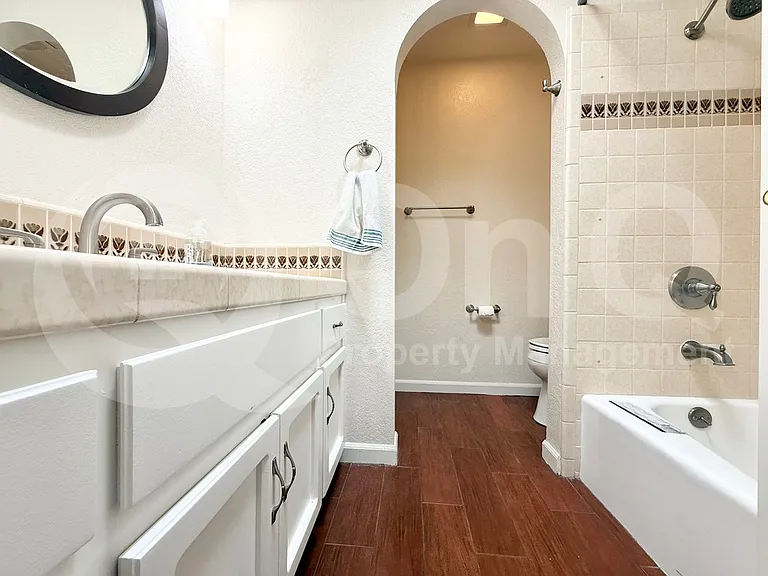 1915 E Buena Vista Dr — Photo 22
