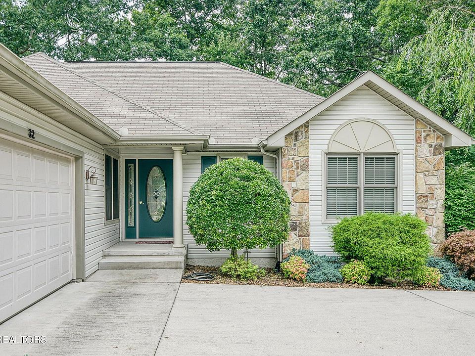 1st image of 32 Kingsbridge Ln