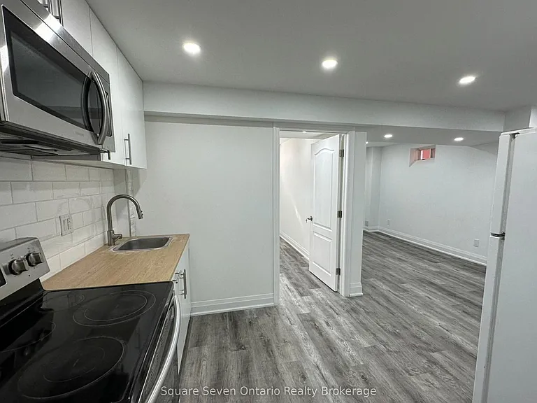 16 Napoleon Cres #LOWER LEVEL — Photo 9