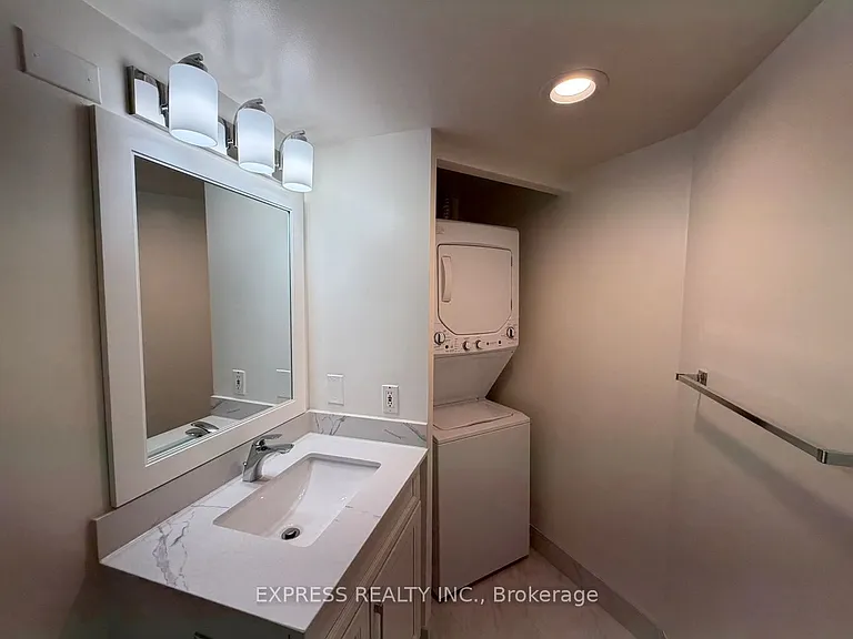 942 Yonge St #207 — Photo 7
