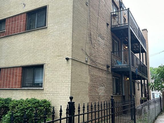 2nd image of 6422 N Hamilton Ave APT 1B