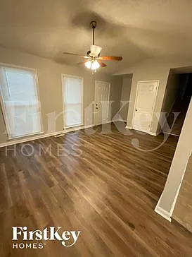 3 bed, 2.0 bath, 1692 sqft, $2,355 — Photo 3