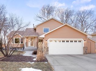 2190 Schoolmaster Dr, Chaska, MN 55318