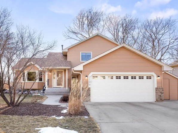 2190 Schoolmaster Dr, Chaska, MN 55318