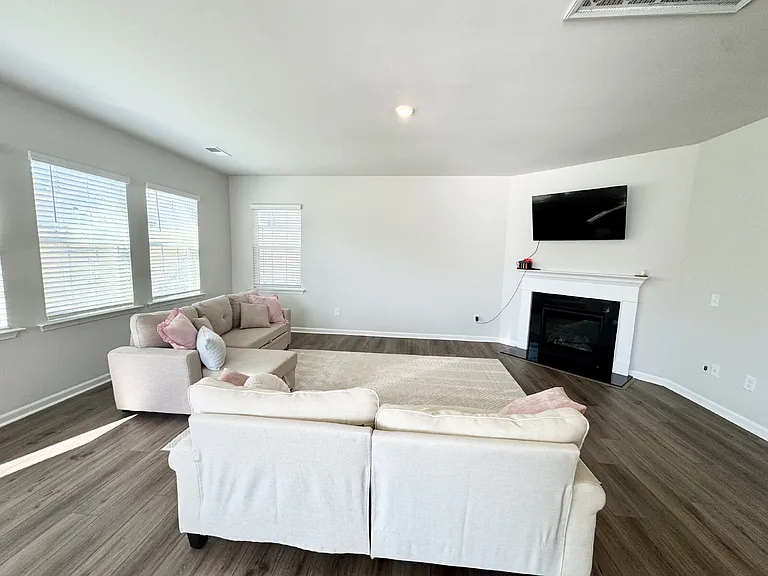 164 Somerset Ln — Photo 9