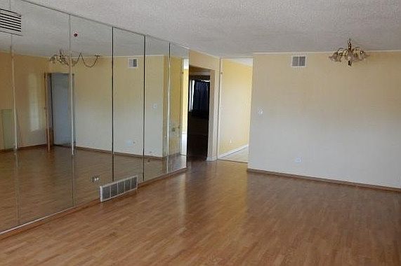 3rd image of 1442 Carol Ct APT 3B