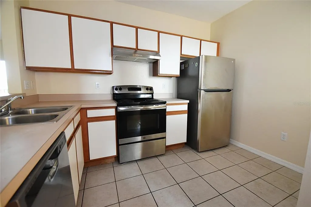 3 bed, 2.0 bath, 1151 sqft, $1,600 — Photo 4