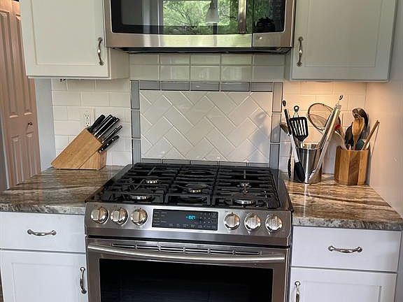 4th image of 18031 Fairway St