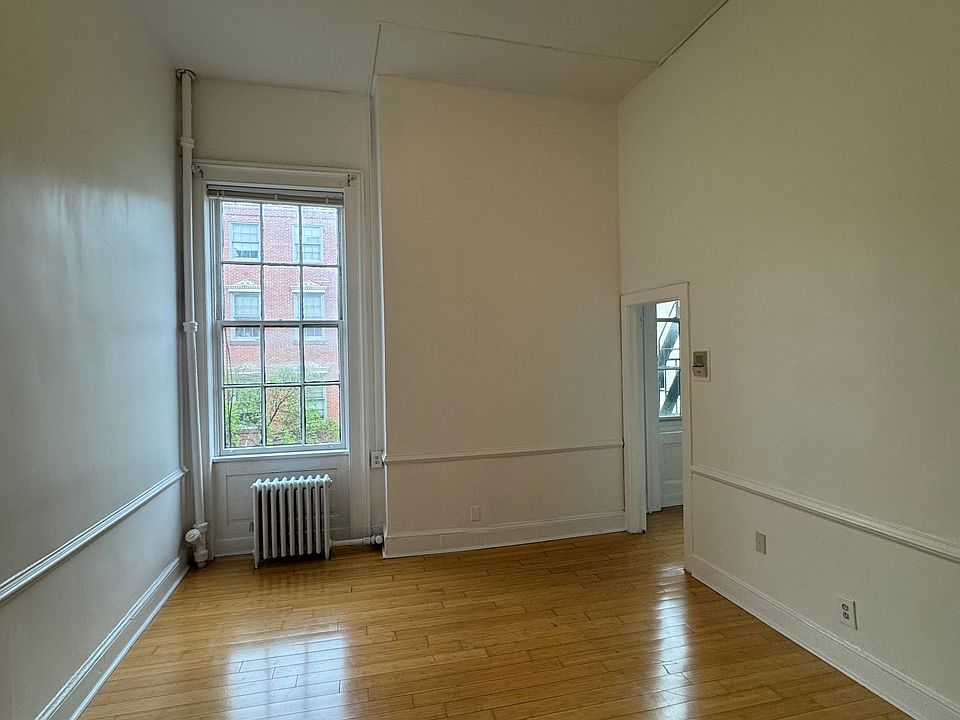 2nd image of 28 E Mount Vernon Pl APT 2M