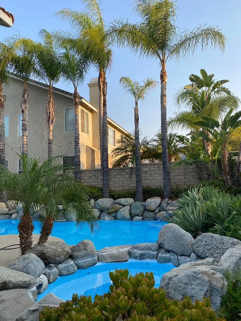 6 bed, 3200 sqft, $4,495 — Photo 1