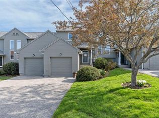 68 Hilltop Dr UNIT D, North Providence, RI 02904