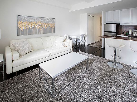 3rd image of 150 W 51st St APT 1110