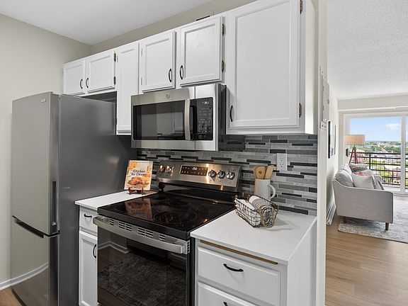 4th image of 66 9th St Unit 2102