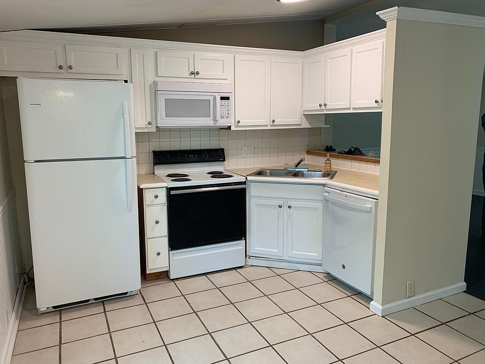 2nd image of 824 Peeksville Rd